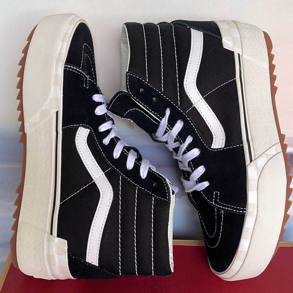 Vans Men’s Sk8-Hi Stacked (Suede/Canvas) Black/Blan
VN0A4BTW5ZN
Platforms - Picture 12 of 16